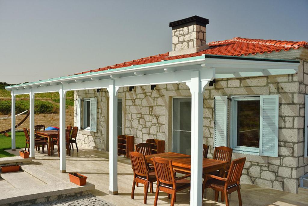 Lovely Villa with Backyard in Bozcaada near Beach photo 4