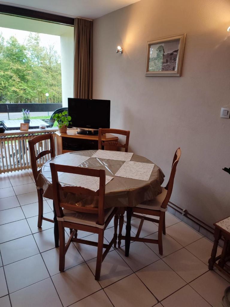 Your Stay in Kelmis - La Calamine- Cosy apartment in the Ardennes -Three-country point photo 2