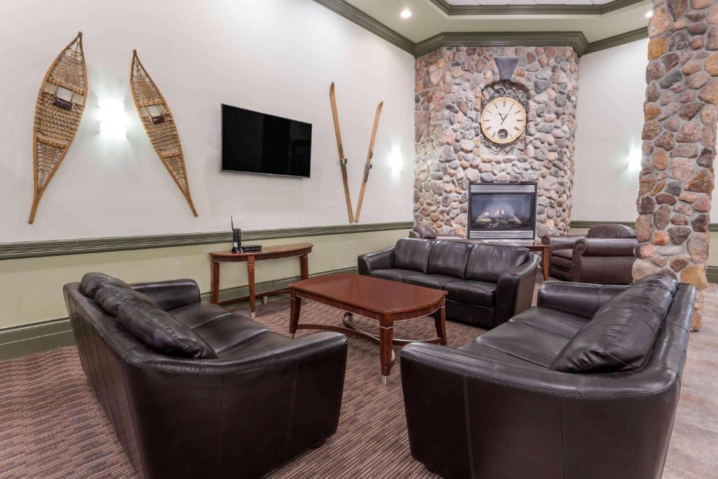 Ramada by Wyndham Hinton photo 2
