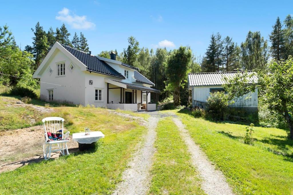 Romantic farmhouse with idyllic garden photo 2