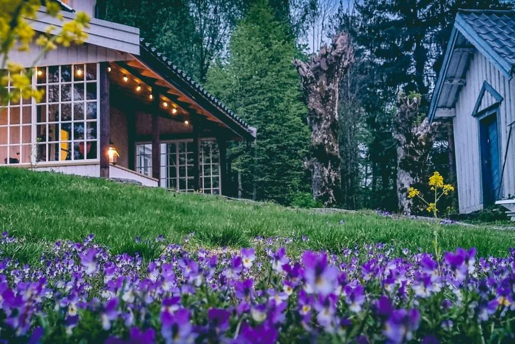 Romantic farmhouse with idyllic garden photo 4