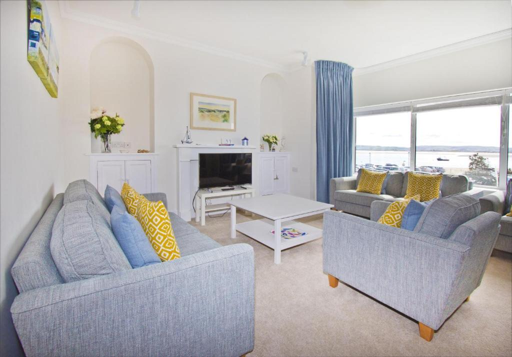 Beautiful Aberdovey Seafront Apartment 2 photo 1