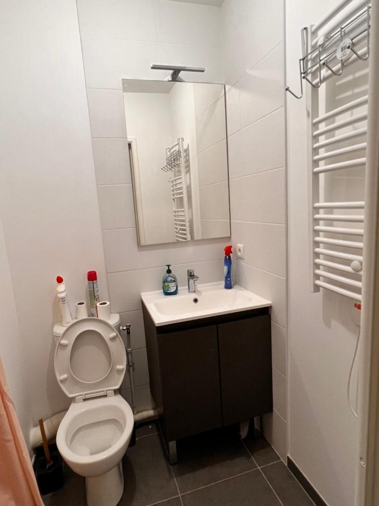 Chambre individuelle dans un appartement à 37 de champs élysées photo 2