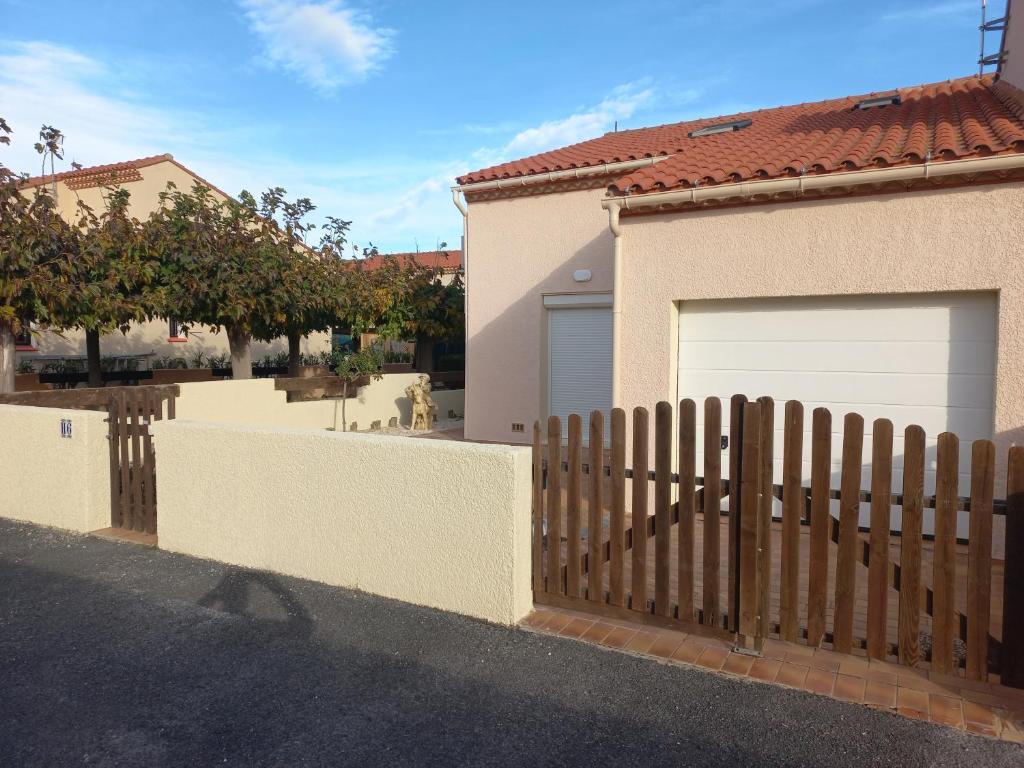 Villa Cara, 6 personnes, proche plage et commerces, secteur calme, Classé 3 étoiles photo 4