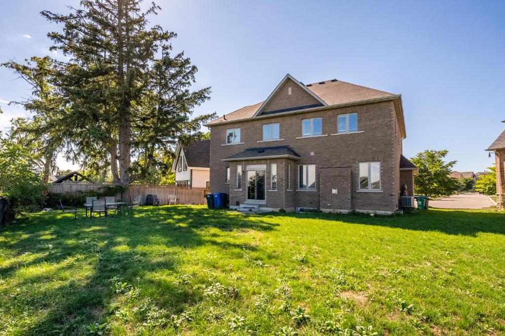 Beautiful Family Villa, Pond Facing with Huge Backyard photo 3