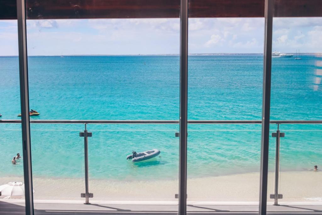 PARADISE VIEW 1 bed-room water front studio at Grand Case