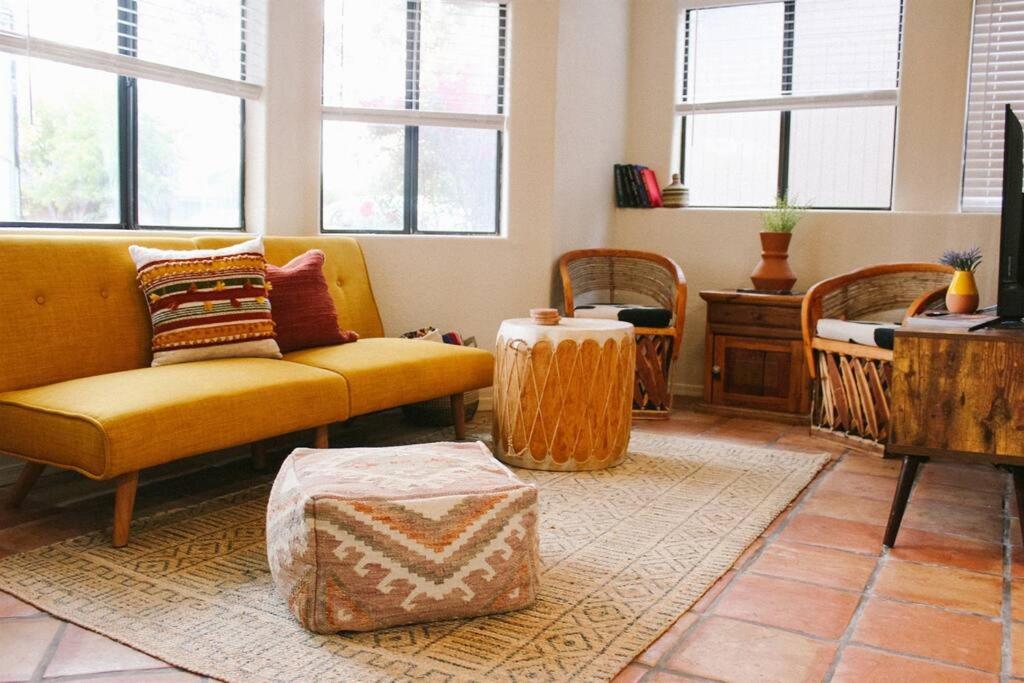 Charming Southwest Studio Blocks to Dntwn Tempe (A) - Tap to explore photos