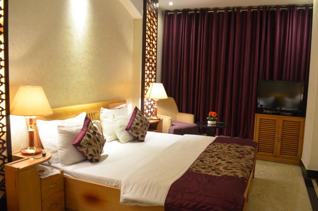 Двухместный (Emperor Room), Hotel Emperor Palms at Karol Bagh