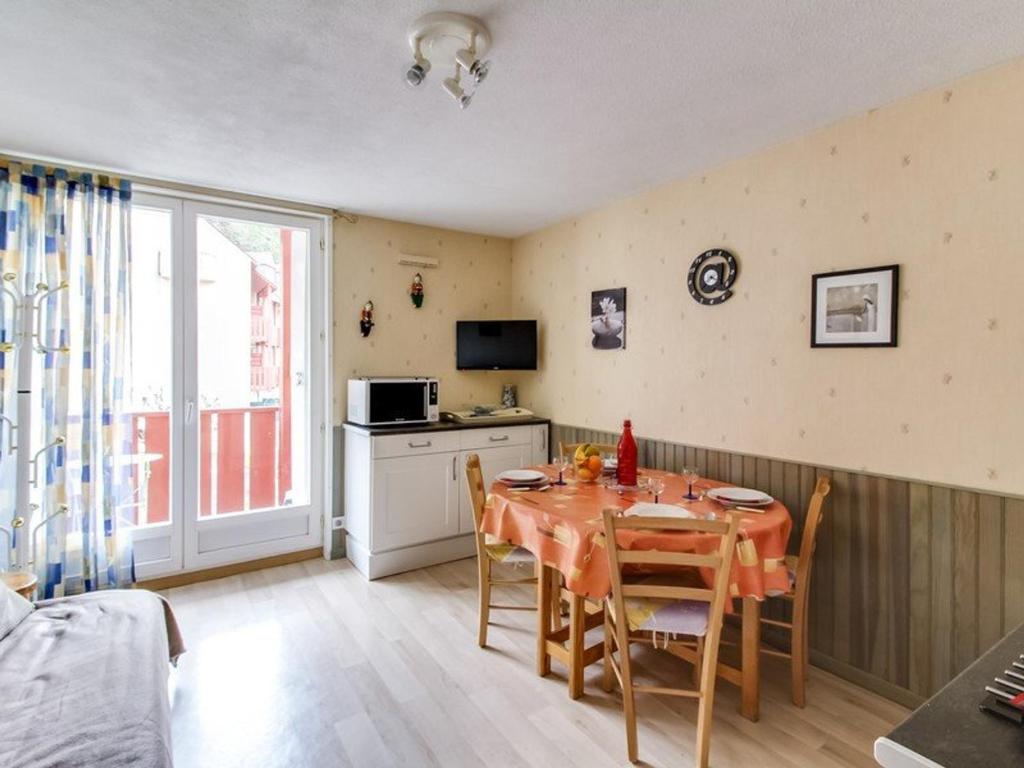 Appartement Esquièze-Sère, 2 pièces, 6 personnes - FR-1-402-34 photo 1