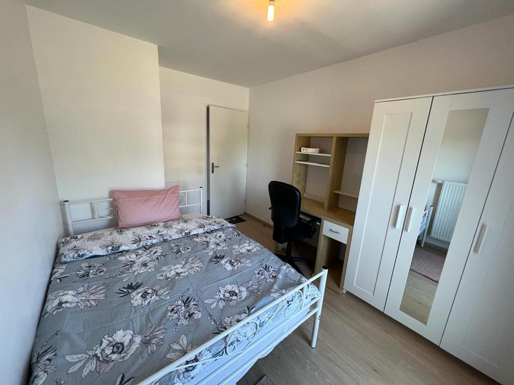 PRIVATE ROOM, Shared bathroom in a 3 bed room appartment photo 3