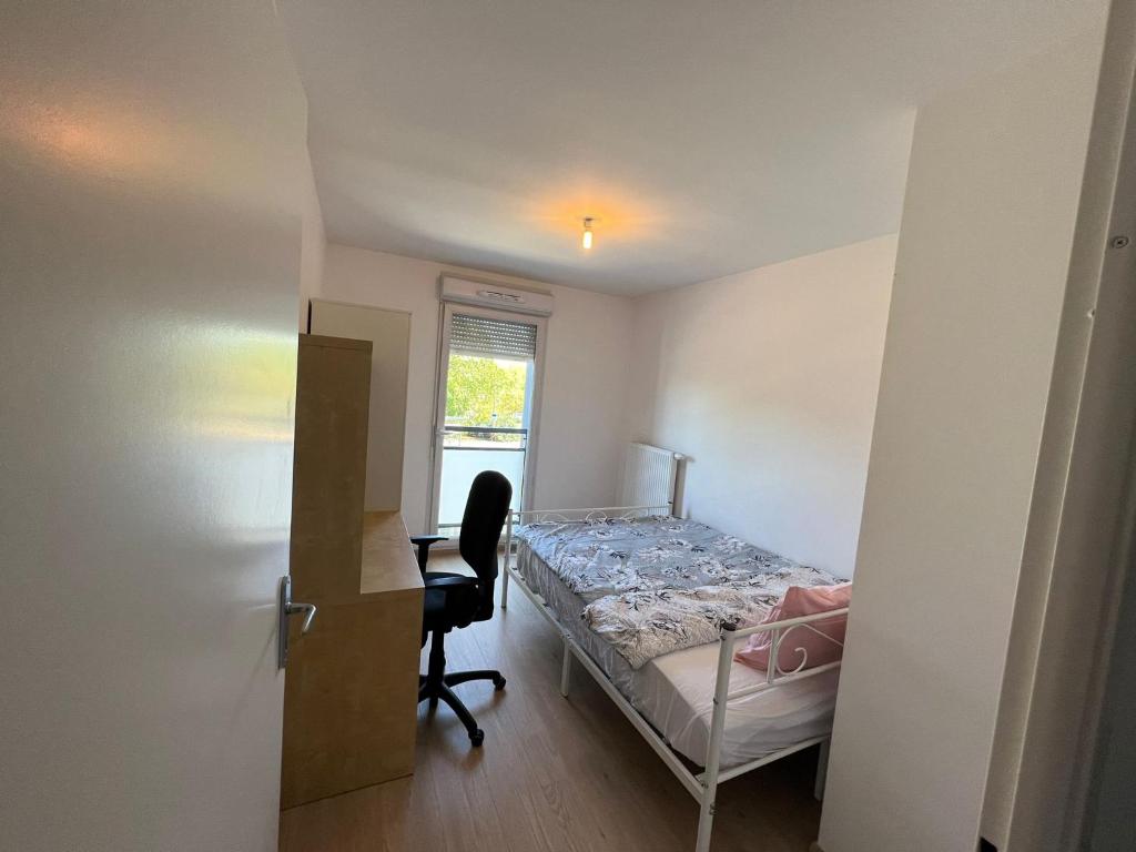 PRIVATE ROOM, Shared bathroom in a 3 bed room appartment photo 4