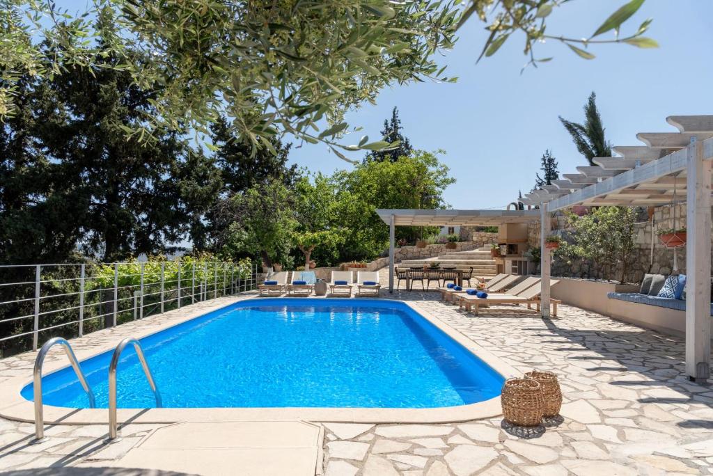 Villa Chrysallis with heated pool photo 1