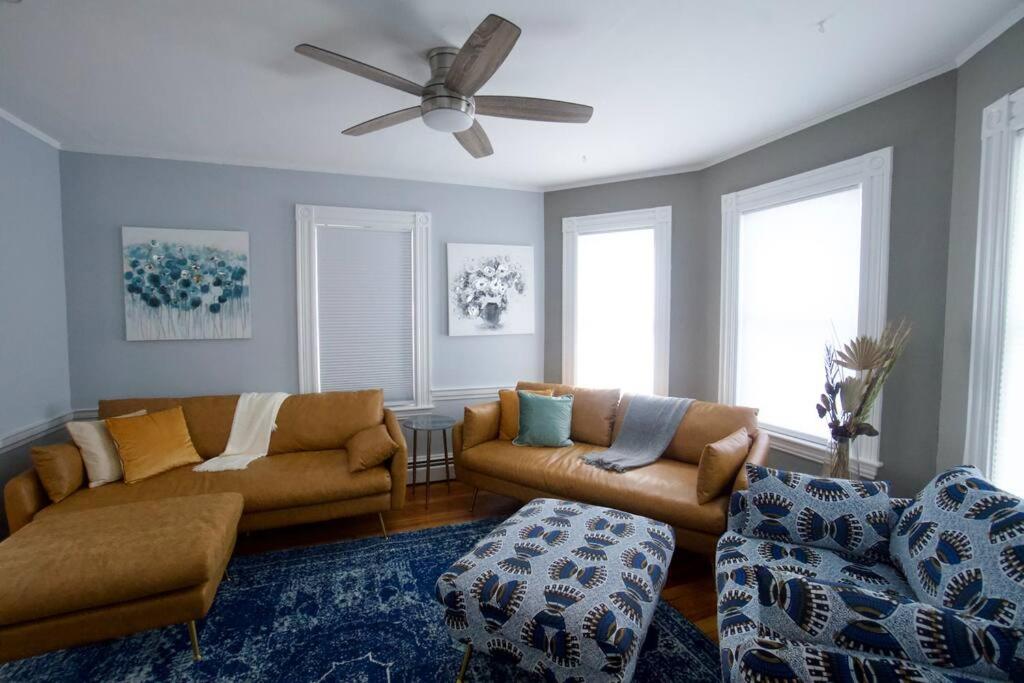 Entire Cozy House near Moody St, Bentley, Brandeis photo 2