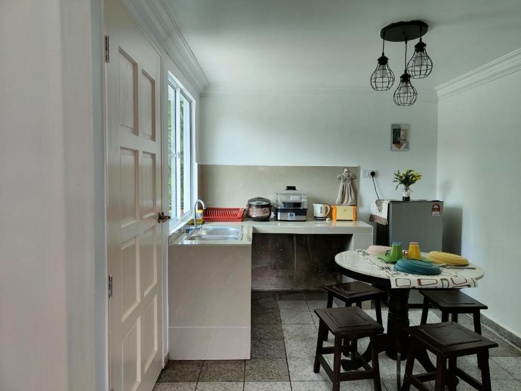 Sunrise Bedrooms and Transit photo 4