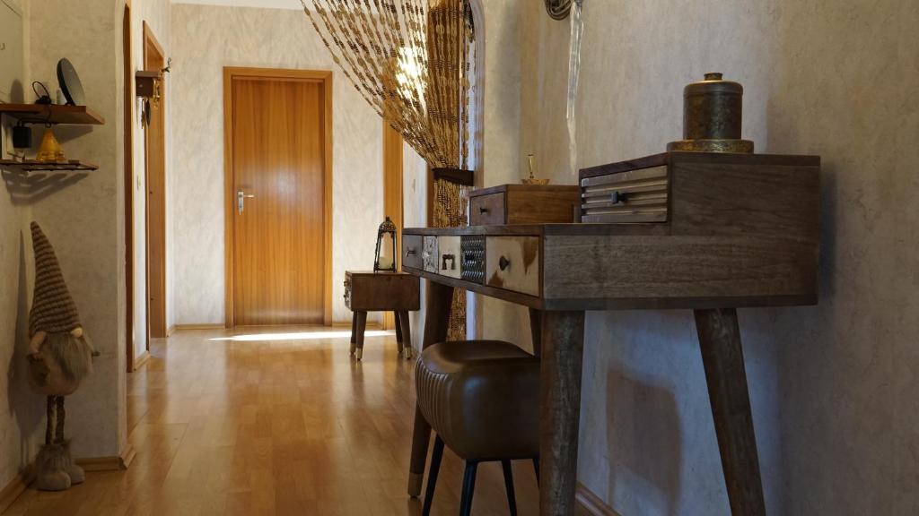 Großzügige Wohnung mit Terrasse und Gartenzugang.