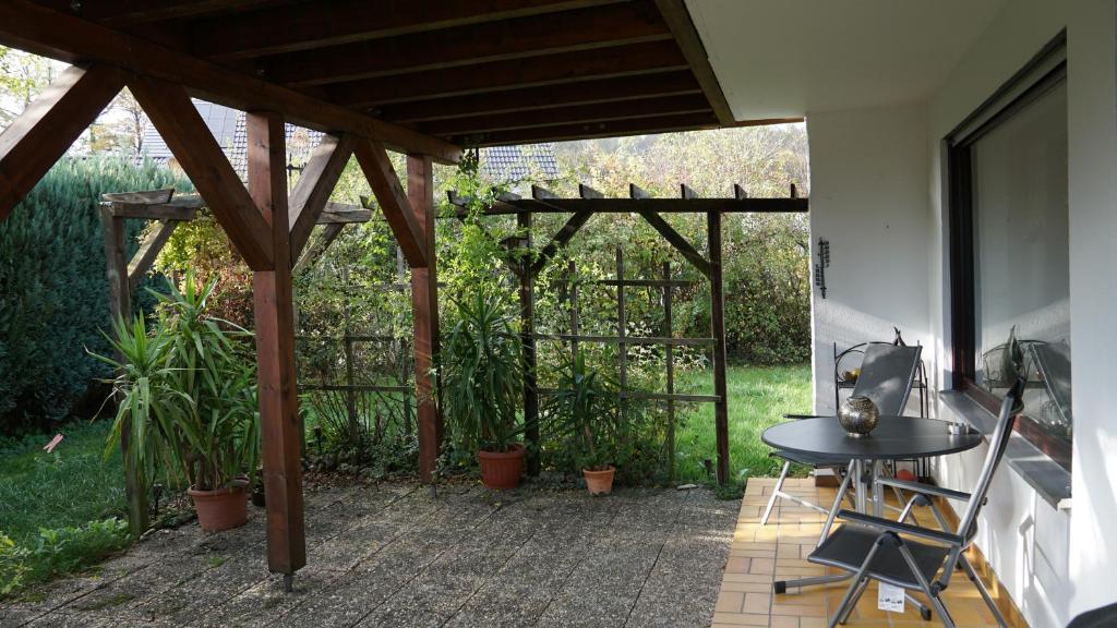 Großzügige Wohnung mit Terrasse und Gartenzugang. photo 1