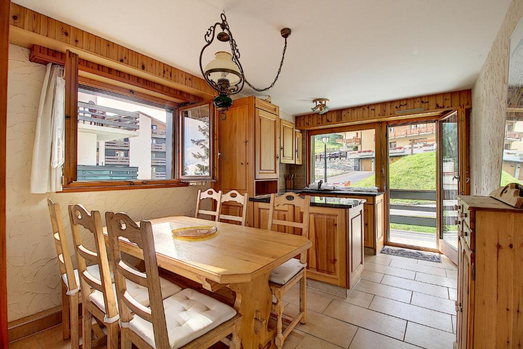 4 Valleys- Charming apartment 6 people 150m from the gondolas photo 4