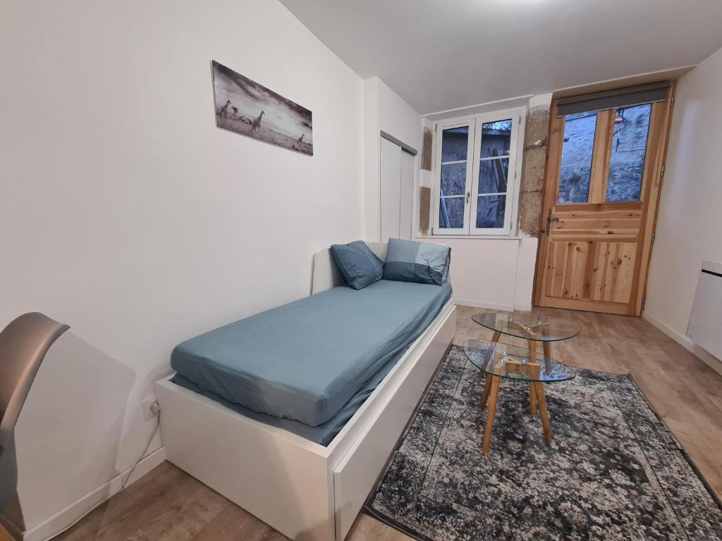 HeberGenève : Aux pieds du château photo 1