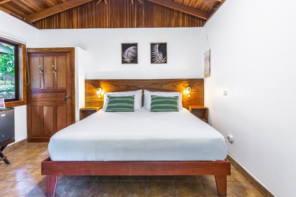 Makanas Beach Bungalows photo 3