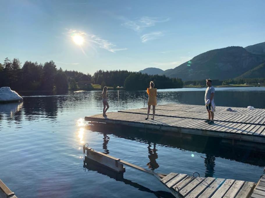 Laftet hytte i strandkanten med bade og fiske muligheter photo 3
