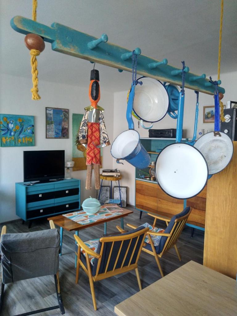 Retro Art room photo 4
