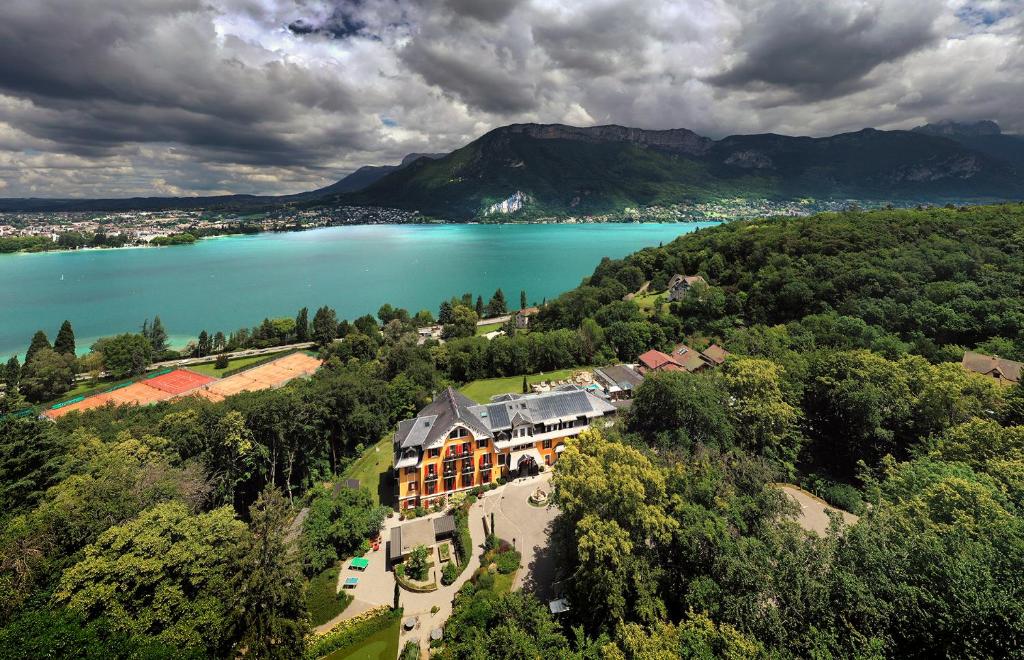 Les Trésoms Lake and Spa Resort photo 4