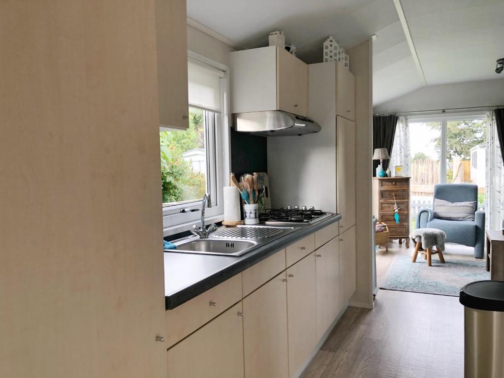 Chalet 511 op Recreatiepark De Wielen photo 4