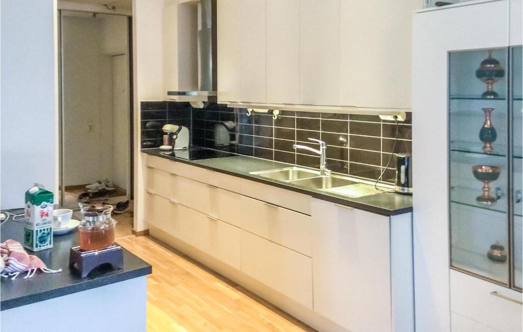 Beautiful Apartment In Vsters With Wifi And 3 Bedrooms photo 3