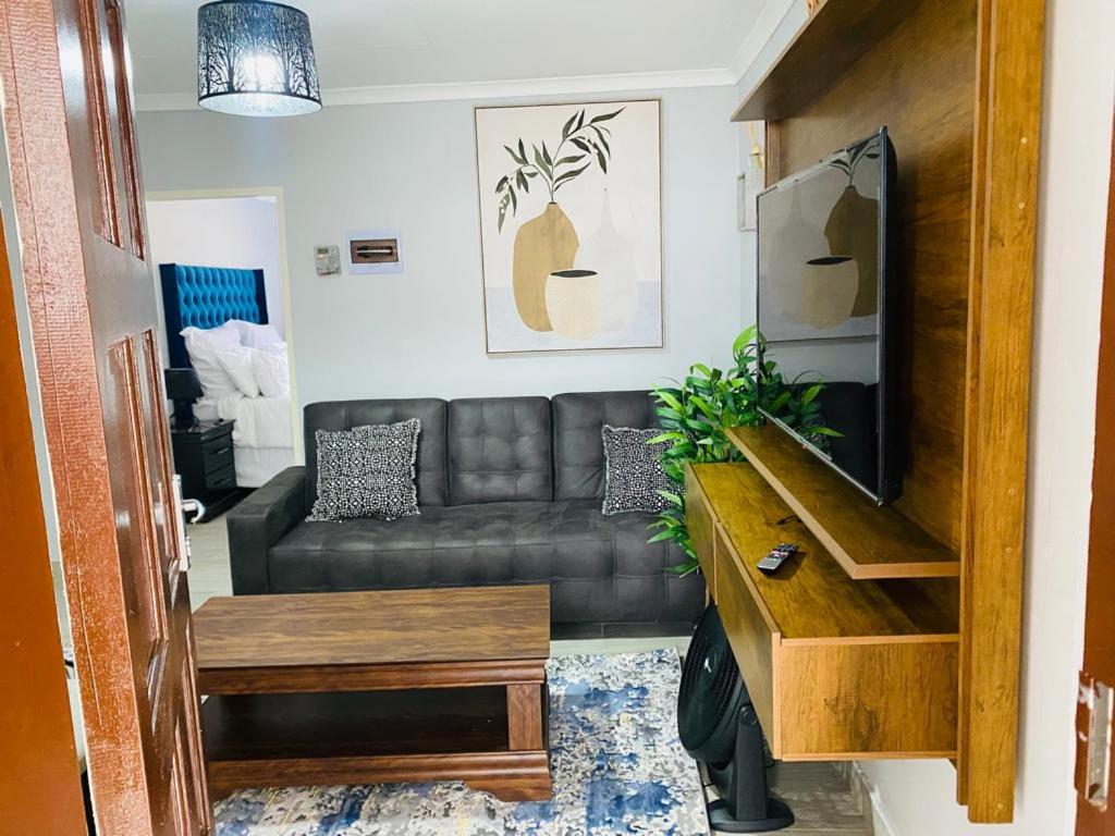 The Curve Apartments Unit 3 photo 2