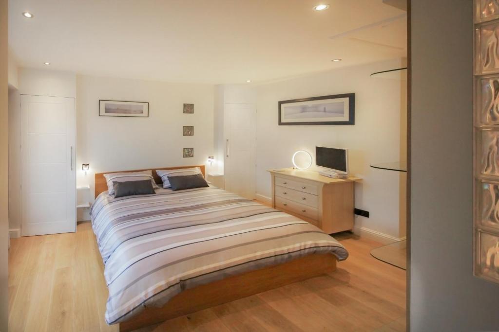 Orchard Road Studio Apartment