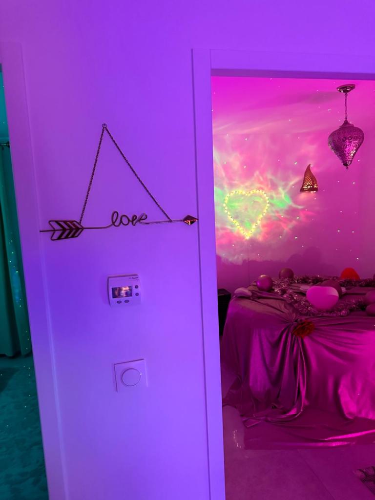 Jacuzzi Appartement love room photo 2