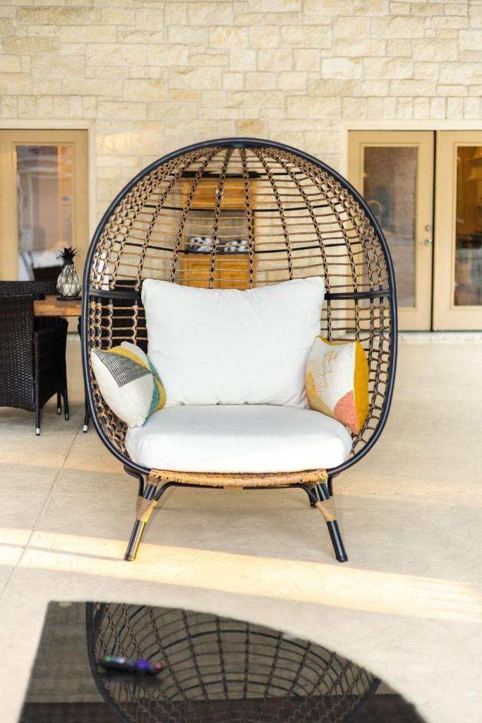 2 King Suites with Private Pool and Spa, Texas-Sized Covered Patio and Outdoor Kitchen and BBQ photo 3