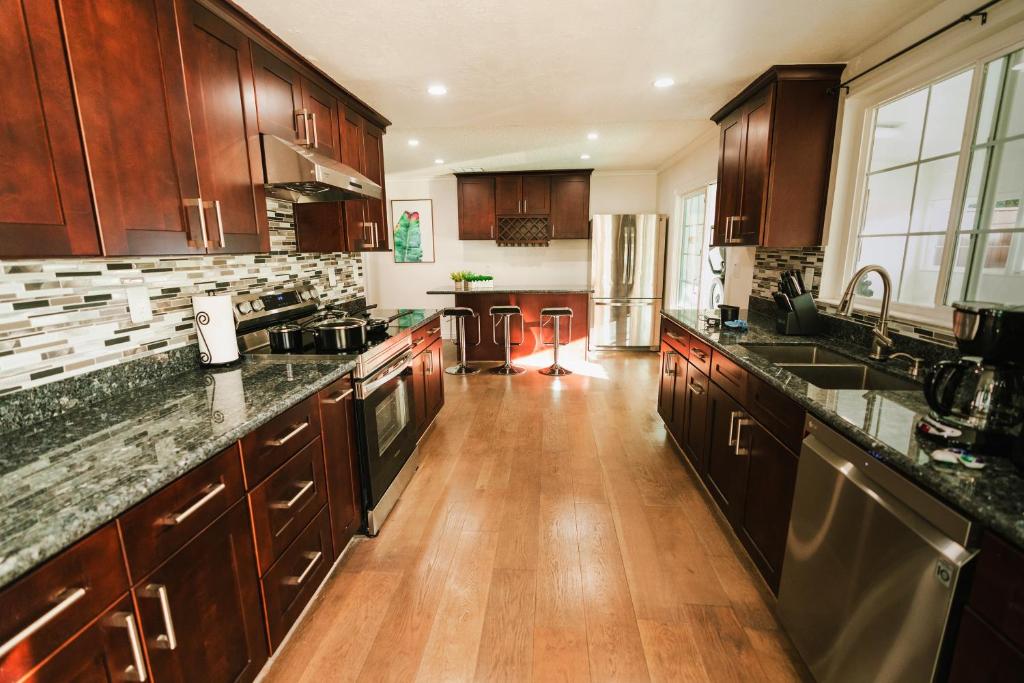 Luxury Sport & Gym Vacation House 10 Guests 5BR 2000sqft photo 3