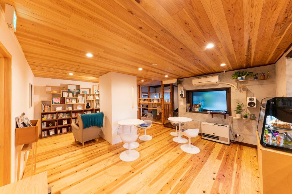 深々 books&stay シンシンブックスアンドステイ photo 4