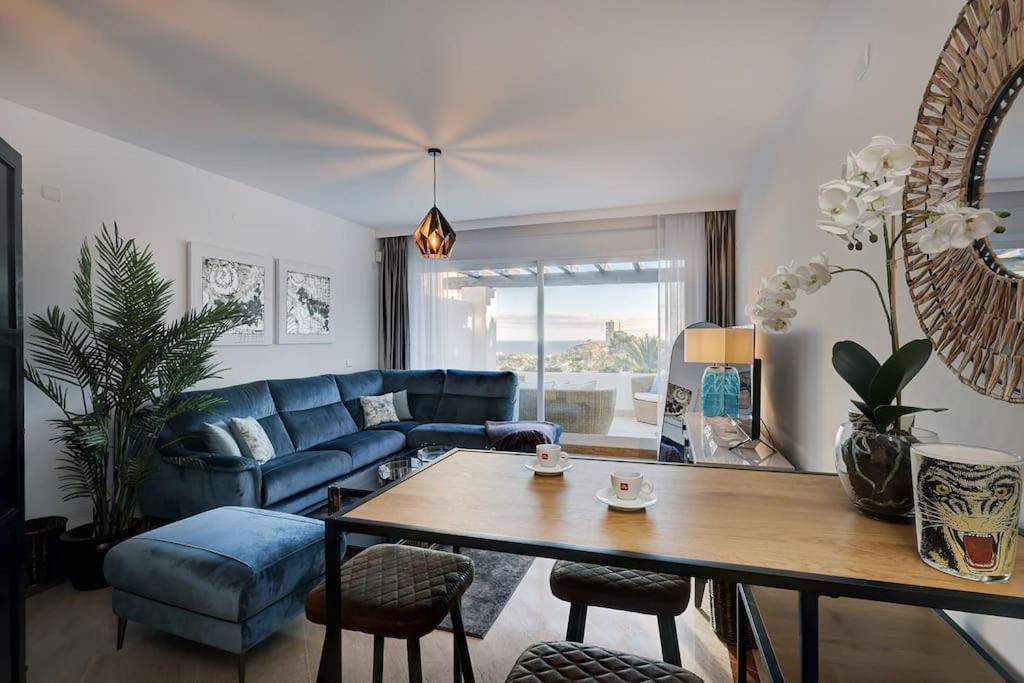 Luxurious 80m² studio apartment, stunning sea views - Rio Real Golf, Marbella - Tap to explore photos