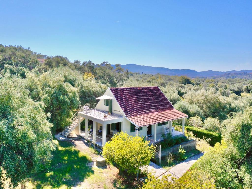 Renas Sweet Holiday Home near Roda by DadoVillas photo 1