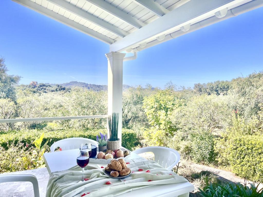 Renas Sweet Holiday Home near Roda by DadoVillas photo 2