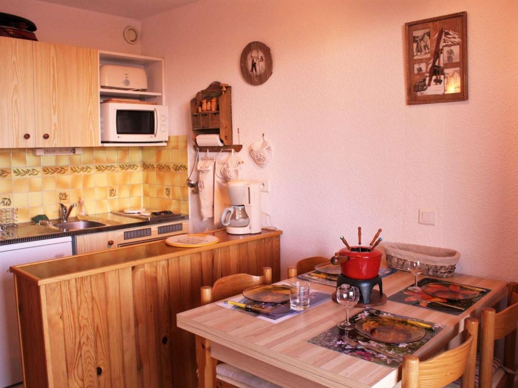 Appartement Risoul, 1 pièce, 4 personnes - FR-1-330-509 photo 2