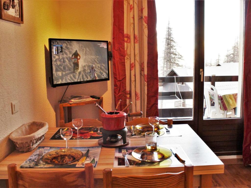 Appartement Risoul, 1 pièce, 4 personnes - FR-1-330-509 photo 1