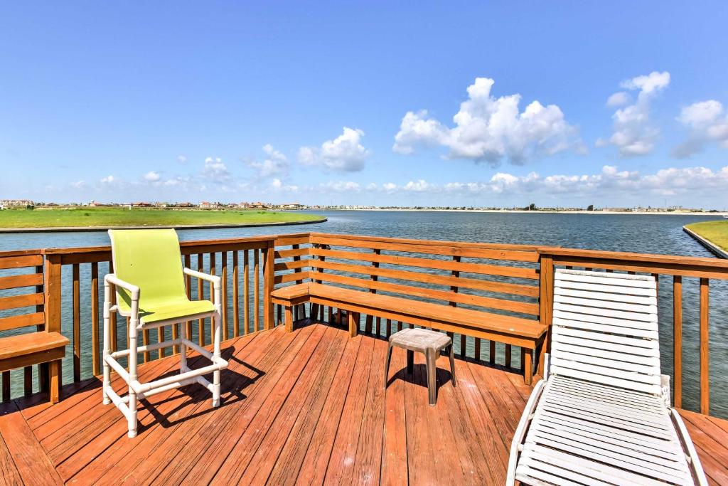 Waterfront Corpus Christi Townhome with Pool and Dock! photo 1