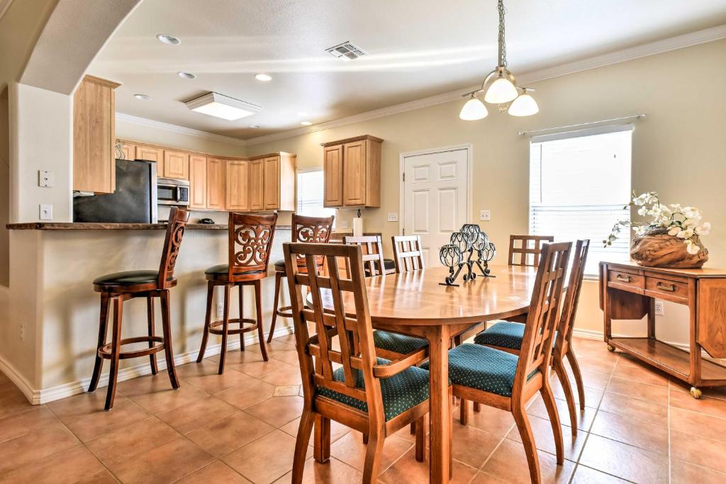 Waterfront Corpus Christi Townhome with Pool and Dock! photo 2