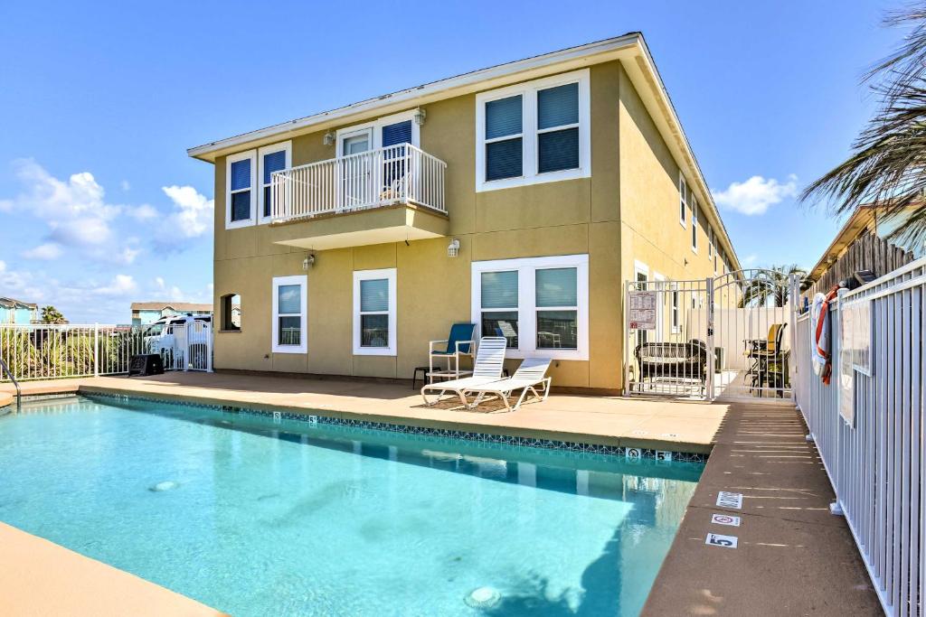 Waterfront Corpus Christi Townhome with Pool and Dock! photo 4