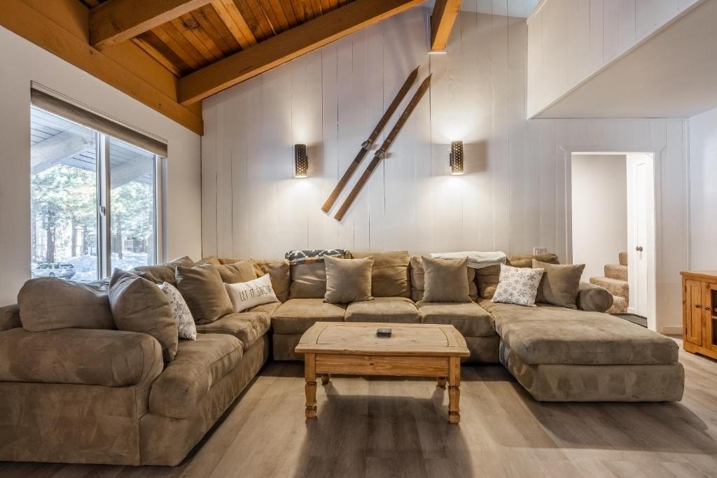 Horizons IV 180 New Luxurious Listing Fully Remodeled 2 Bedrm Plus Loft 2 and a half Bathrm Sleeps 8 photo 1