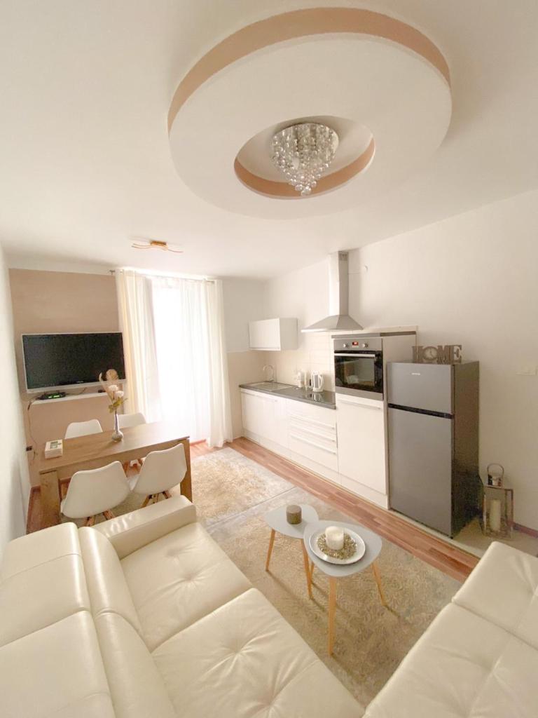 Apartment #Story photo 3