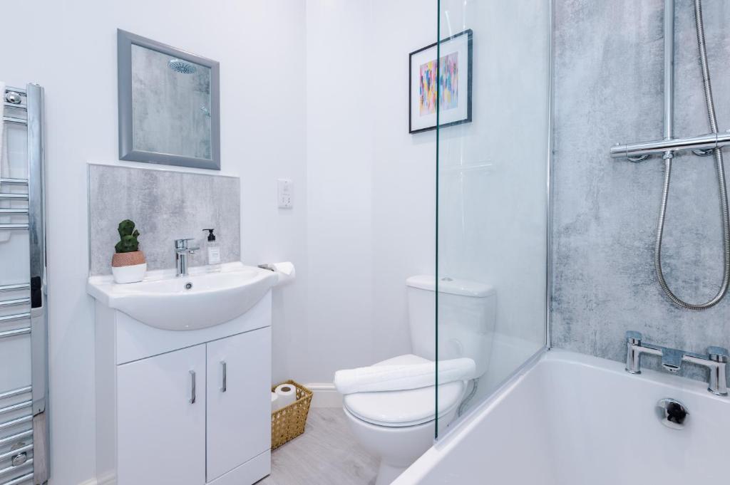 Beechwood Lodge Serviced Apartment - Tap to explore photos