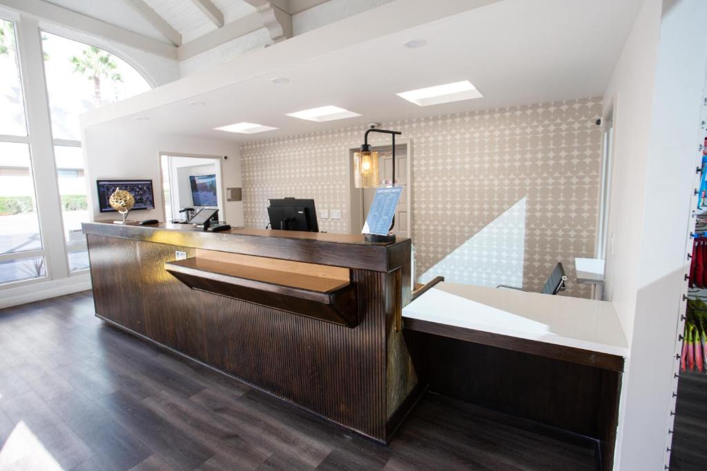Vagabond Inn Glendale photo 2