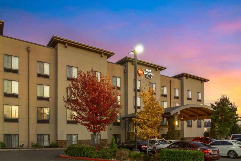 Best Western Plus Lacey Inn & Suites image