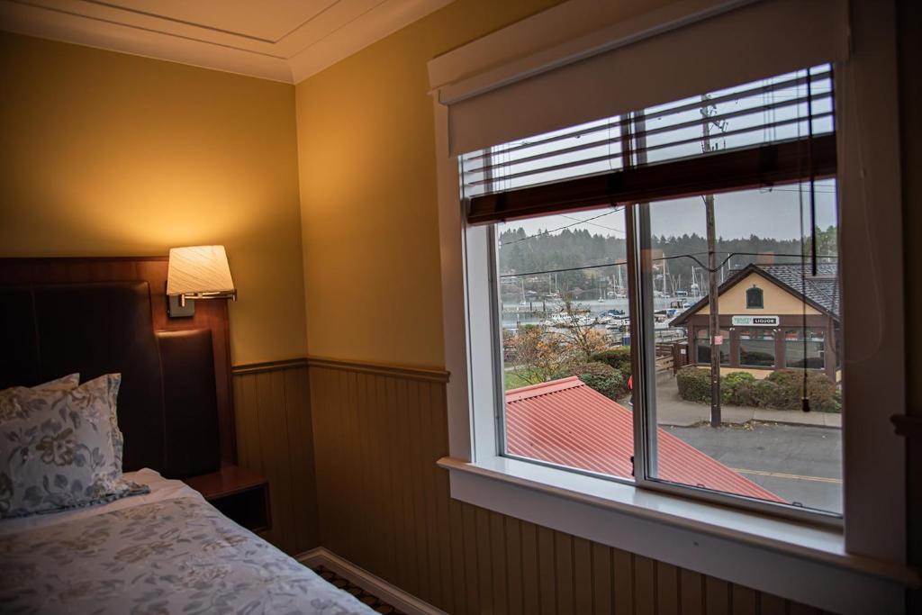 Salt Spring Inn photo 2