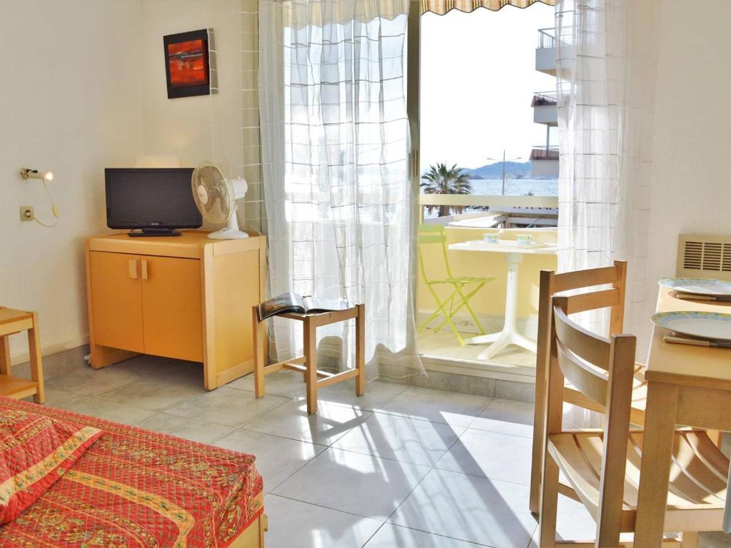 Appartement Le Lavandou, 1 pièce, 4 personnes - FR-1-251-263 photo 2