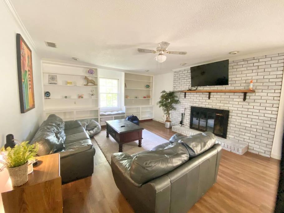 Spacious 5 Bedroom Roman Charm